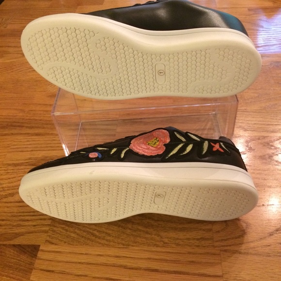 🌺NIB Adorable Cape Robbin Bouquet Sneakers🌺 - Picture 5 of 8